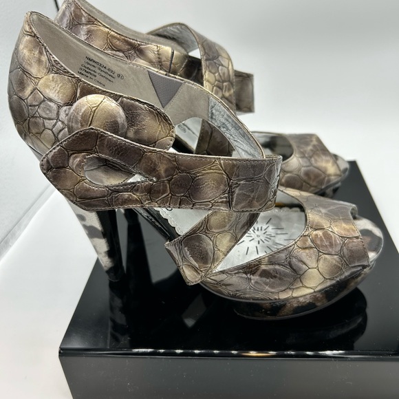 Naughty Monkey Decked Out Platform Heels, size 8.5. Grey - Picture 4 of 13